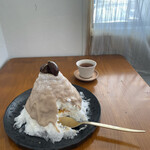 喫茶 ベレー - 柿と黒豆。黄色の栗入り。笠間栗のかき氷　富士柿・黒豆入り　雁がねほうじ茶付き　1980円