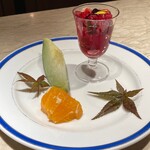 赤坂武蔵 - オーガニックレッドベリーゼリーと季節の果物