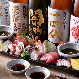 Luxurious assortment of snacks and sashimi ``Famous turban shell treasure box''
