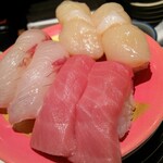 回転寿司酒場 銀座沼津港 - カンパチ　中トロ　ホタテ