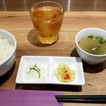 Tokachi Ha-Bu Gyuu Yakiniku Mommon - ごはん、スープ、前菜２種