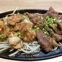十勝ハーブ牛焼肉 MONMOM - 十勝ハーブ牛　ホルモン焼肉定食：1,300円