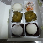 駒屋観月堂 - 買ってきた栗きんとん＠１８０、いちご大福＠１６０、栗チョコ大福＠１６０、キウイ大福＠１００、桃山金柑＠１６０