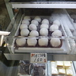 駒屋観月堂 - こんな感じで並んでいます