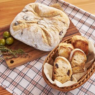 You can refill your appetizer as many times as you like ♪ Our specialty focaccia and baguette