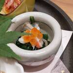 鮨 青海 - 春菊と舞茸おひたしに蟹とイクラ添え