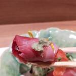 鮨 青海 - わさびをのせて頂きました。