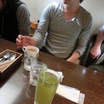 ミニヨン　坂ノ上 - ホットがコーン茶、アイスは玄米抹茶でございます