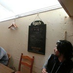 ミニヨン　坂ノ上 - 壁には本日のお茶メニューが！