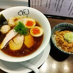 らーめん 鶏喰 - 特製 鶏の醤油らー麺 & ピリ辛 鶏そぼろご飯