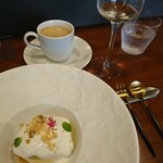 Unico - ランチ 洋梨のコンポート クリームチーズジェラート、ホットコーヒー