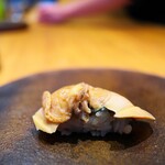 すし処 ひさ田 - 煮ハマグリはあえてツメを軽くして。
