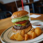 Burger Stand Tender - アボカドチーズバーガーとフレンチフライセット