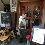 坂の上のほうにございます