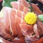 すし処 若 - はぃ！！(｡･･｡)♡
      クチコミ高評価〜♫メインの本鮪とろ漬け丼アップです〜(*´艸｀*)♡肉丼かと思っちゃうくらい…
      整ったサシ…脂が乗っていて厚みも結構あるんですょ〜！！！Σ(ﾟ∀ﾟﾉ)ﾉ