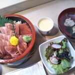 すし処 若 - 角度を変えて…
      本鮪とろ漬け丼ランチ1200円(*´艸｀*)♡
      立派で豪華〜♫