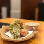 割烹 TONBO - 鯛と梅肉の大葉巻き天ぷら