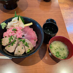 焼津港 みなみ - まぐろ三色丼