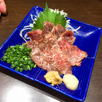 三酉屋 - 馬刺し858円