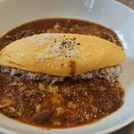 カフェアンドキッチン ふわりずむ - オムレツはプレーン、きのこの入ったカレー