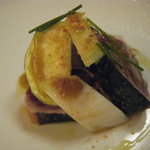 リストランテ ラ・バリック トウキョウ - カツオと根菜のサラダ仕立て　ガルムソースとマグロのカラスミ添え