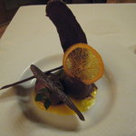 リストランテ ラ・バリック トウキョウ - ほろ苦いチョコレートのソルベ　オレンジのソース