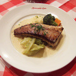 ブラッスリー・グー - 本日の魚料理：スズキのポワレ クリームソース(Aランチの主菜)