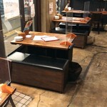 Koro Mbo - 1階テーブル席