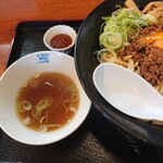 煮干中華 あさり - 少しだけ辛いスープが付きます！　辛味の小鉢は言えばもらえます♪