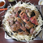元祖じんぎすかん料理 澤田屋 - 肉を真ん中に、野菜を周りに！