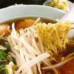 金龍郷 - チャーシュー麺の麺リフト