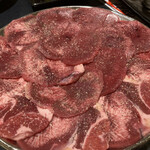 旨い肉と美味しいお酒の焼肉屋　MEAT KUN - 2021年11月16日 塩タン2人前