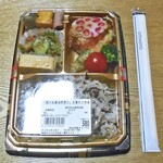 農産物直売所 わくわくマルシェ - 日替わり弁当（鮭の醤油糀漬け）