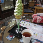 むらい萬香園 - ソフトクリーム ミックス 350円　(2021.11)