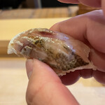 鮨駒 - 鉄串で皮目を炙る施し！甘みが増して抜群ですが、どっかで観た覚えも私的には拍手‼︎笑笑