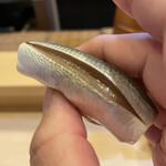 鮨駒 - コハダだけは天草産でしたが、ここは地物に拘る鮨駒サンでも妥協はしたく無いと、天草のピンもので〆め程よく当然ながら美味い！