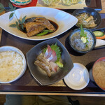 Shirasuya - スズキの煮付け定食