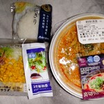 LAWSON - 料理写真:担々麺、サラダ、〆の雑炊用おにぎり