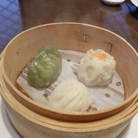 中国料理 豪華 - 点心3種〔小籠包／翡翠餃子／自家製焼売〕