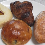 ブーランジェリー ヤギュウ - 買ったパン並べた