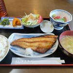 Iruka Tei - ホッケ塩焼きとマグロのブツ切