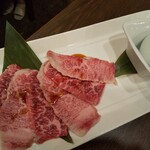 炭火焼肉 満月 - 翡翠（ひすい）焼き。肉は黒毛和牛カルビ♪