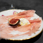 三和 - パルマ産　ガローニ社24ヶ月熟成生ハムとブッラータチーズ