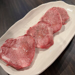 炭火焼肉ホルモン うらら - タン元