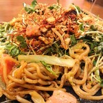 Marutetsu Ninosai - 花まるモダン焼きの麺
