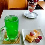 310 IWANUMA-BASE - ベークドチーズケーキ＆メロンソーダ