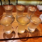 朝霞 日本酒バル まいかけ - 日本酒 本日の飲み比べ3種(690円) ×2
