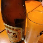 朝霞 日本酒バル まいかけ - サッポロ赤星 中瓶(550円)