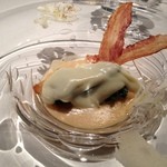 オーベルジュ・ド・リル - "本日の鮮魚"のロースト　ヴァンジョーヌソース カリフラワーのムースリーヌ　パルメザン風味