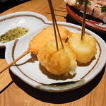 Gochisou De Gansu - モッツァレラチーズとサーモンの串揚げ